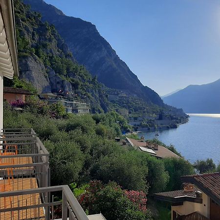 Hotel Augusta Garni ลีโมเนซุลการ์ดา ภายนอก รูปภาพ