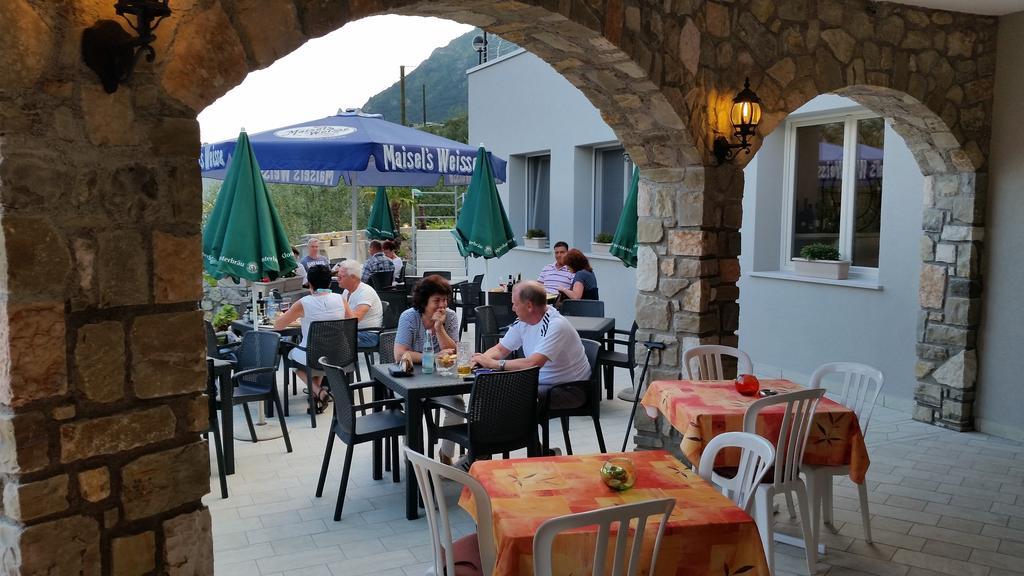 Hotel Augusta Garni ลีโมเนซุลการ์ดา ภายนอก รูปภาพ