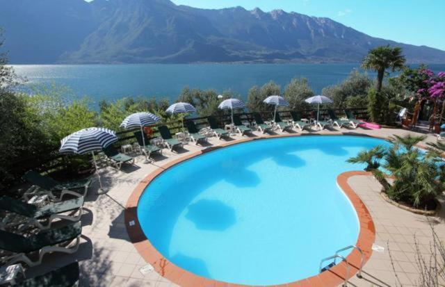 Hotel Augusta Garni ลีโมเนซุลการ์ดา ภายนอก รูปภาพ
