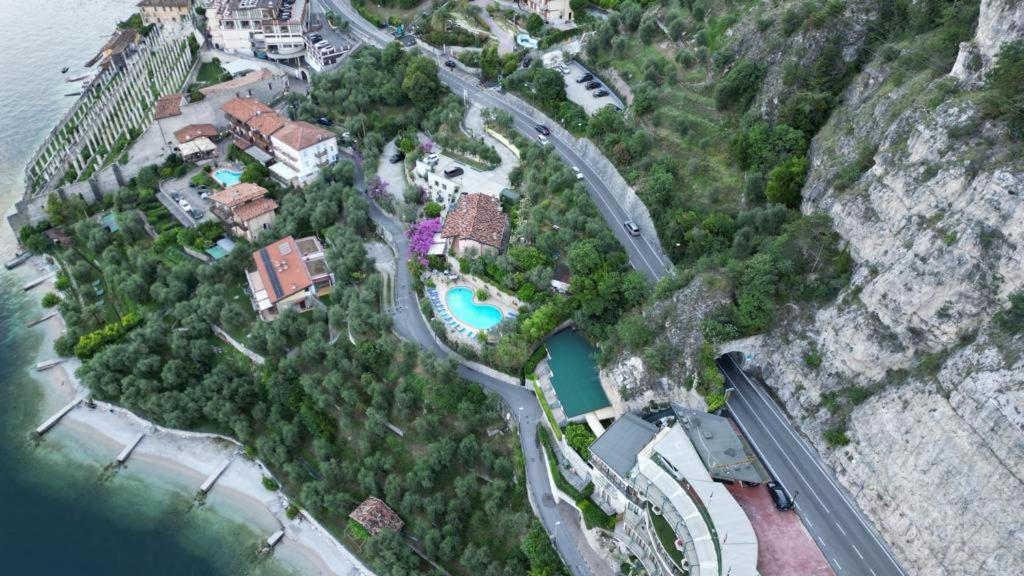 Hotel Augusta Garni ลีโมเนซุลการ์ดา ภายนอก รูปภาพ