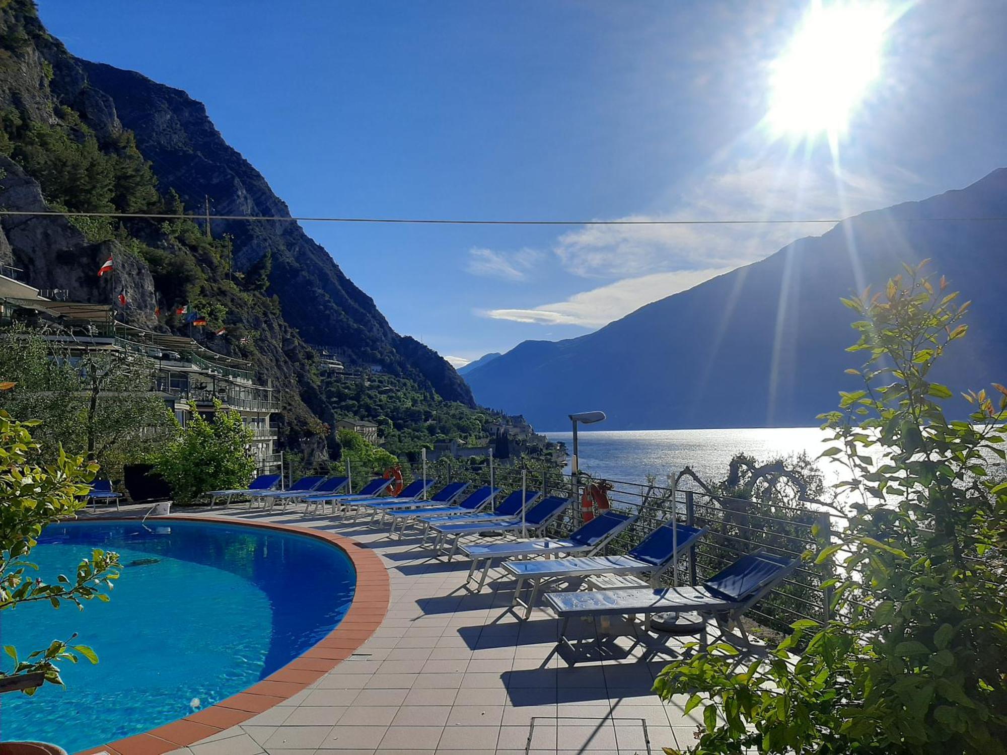 Hotel Augusta Garni ลีโมเนซุลการ์ดา ภายนอก รูปภาพ